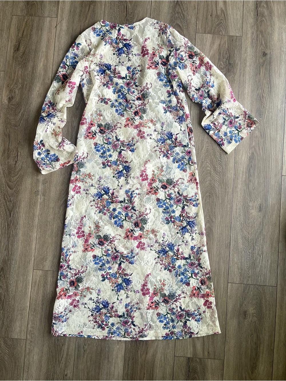 EN CRÈME Floral Lace Midi Duster in Cream with Blue & Pink Accents - Picture 2 of 8